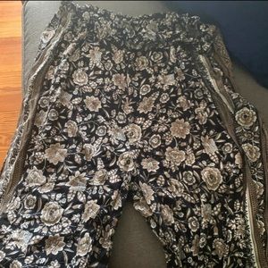 American Eagle Black/Tan Floral Pants